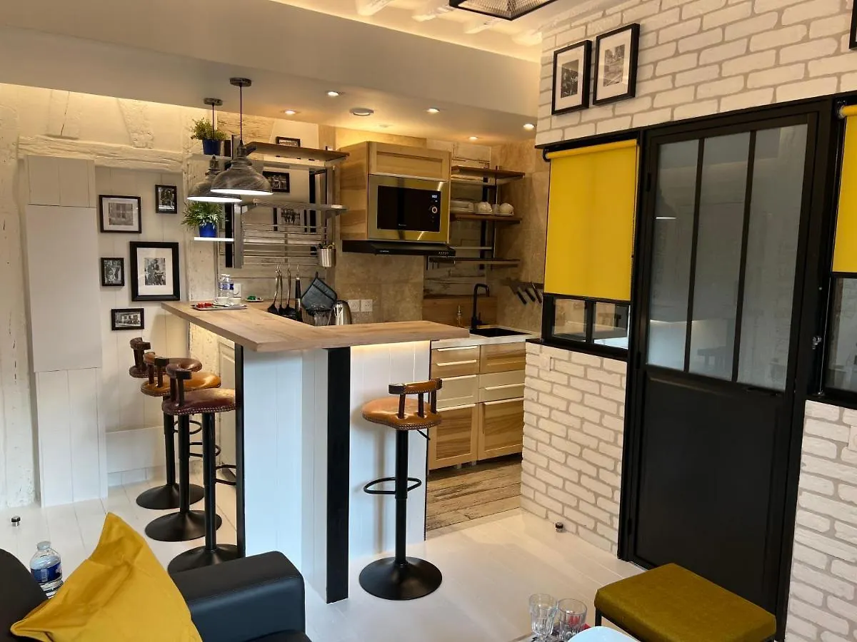 Au Passage Des Marais - City Centre Paris Apartment